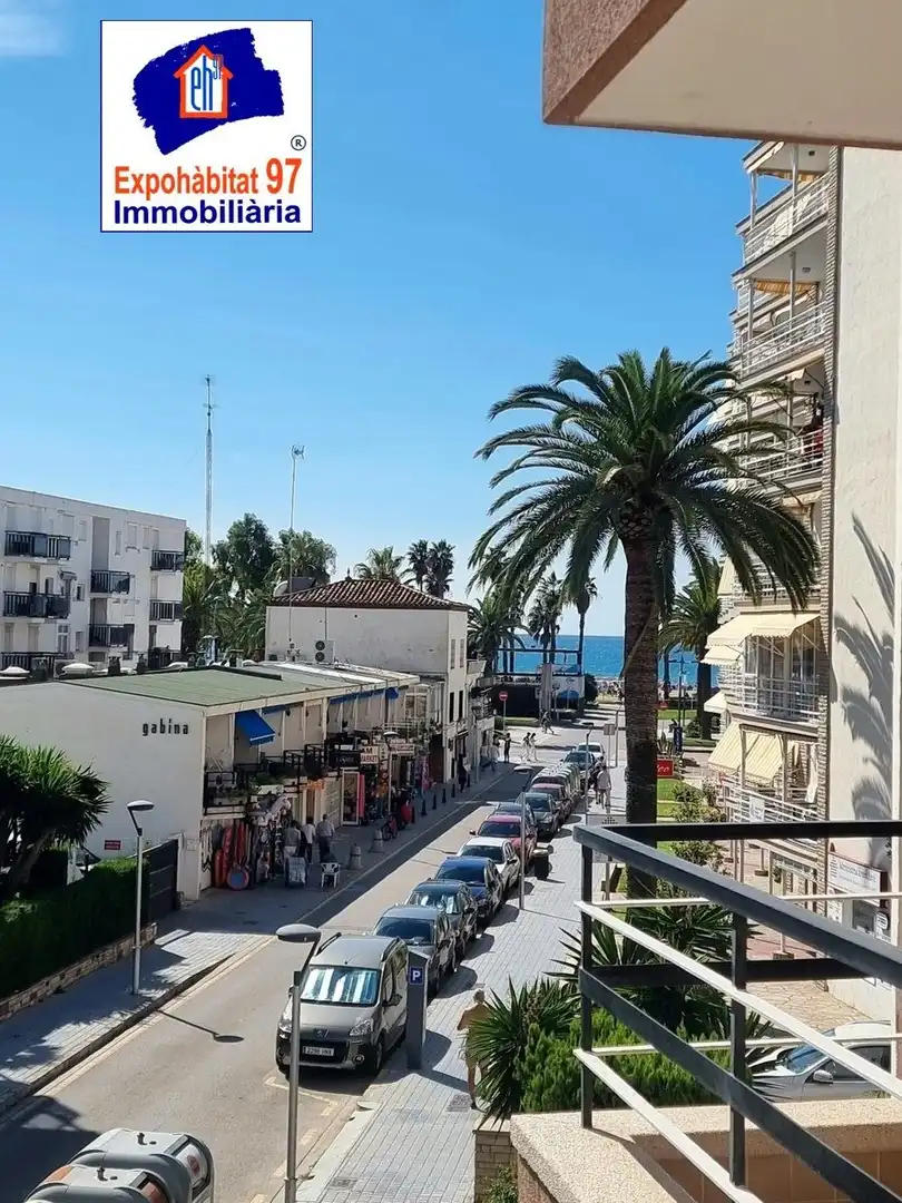 Apartament amb ascensor en venda a Calle GIRONA 9