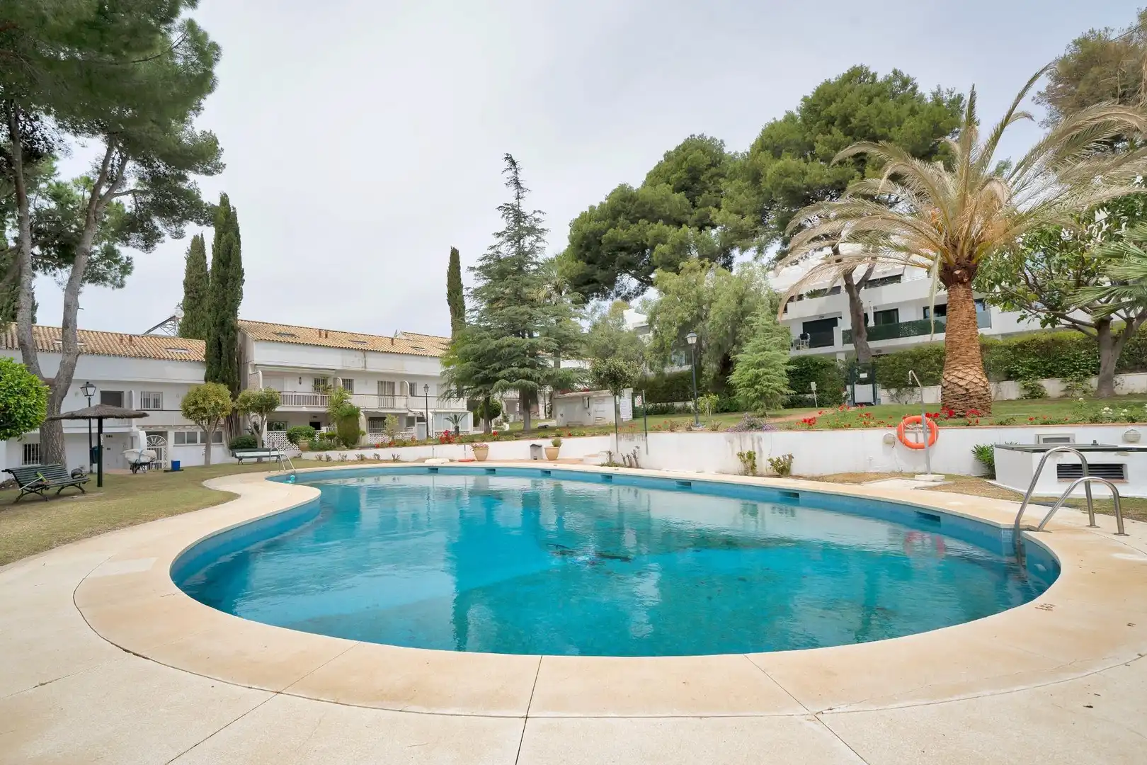 Piscina de Casa adosada en venta en Marbella con Aire acondicionado, Terraza y Trastero