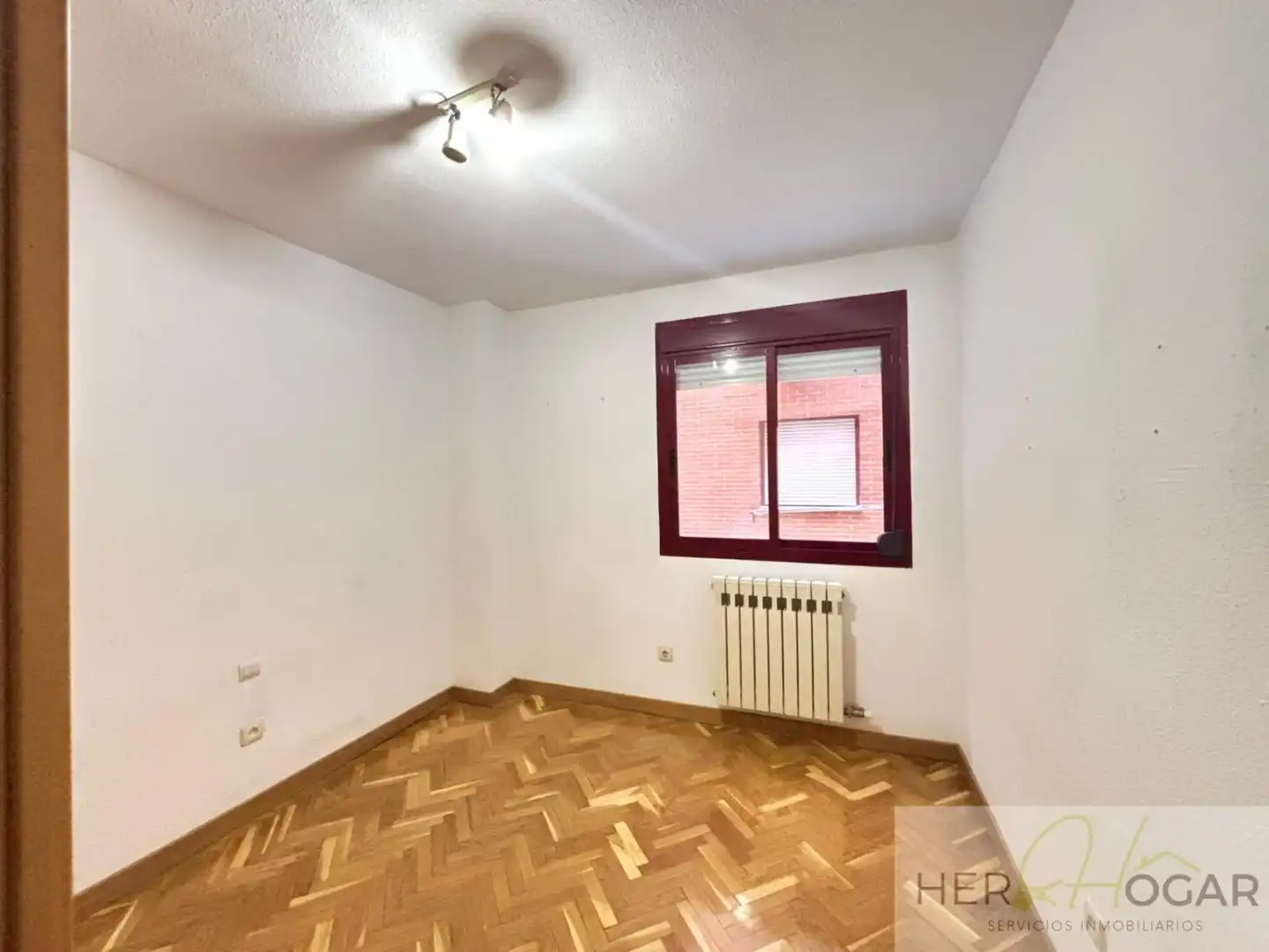 Dormitori de Pis en venda en Toledo amb Calefacció, Parquet i Terrassa