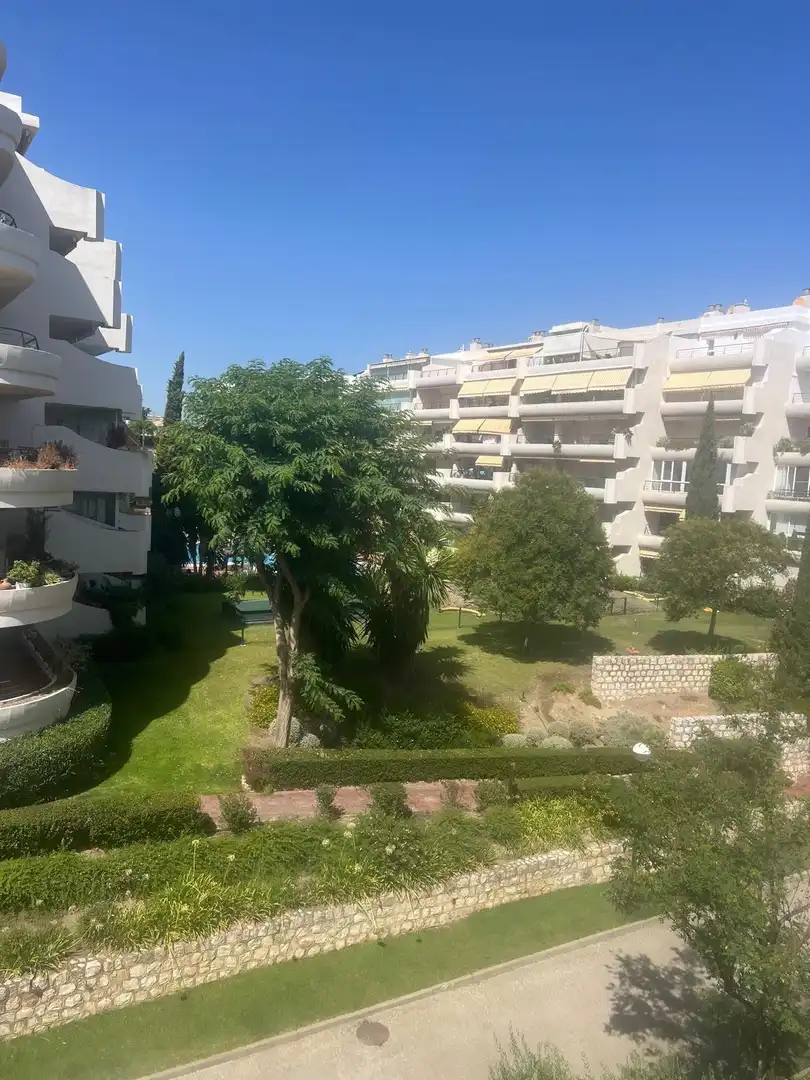 Vista exterior de Apartamento de alquiler en Marbella con Aire acondicionado, Terraza y Trastero