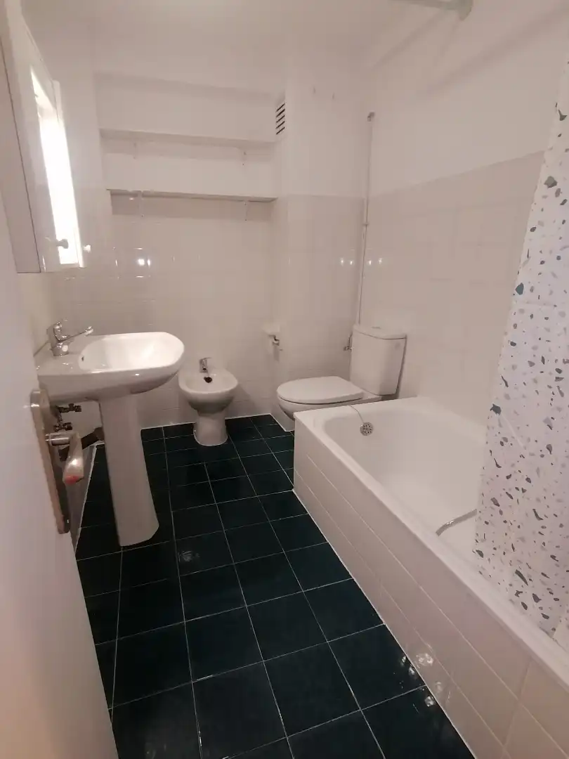 Badezimmer von Wohnung zur Miete in Gijón 