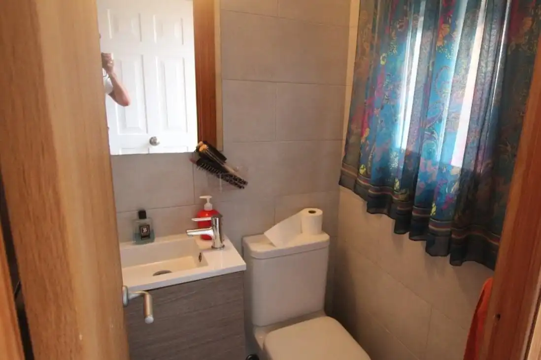 Bany de Casa adosada en venda en Torrevieja amb Jardí privat, Terrassa i Moblat