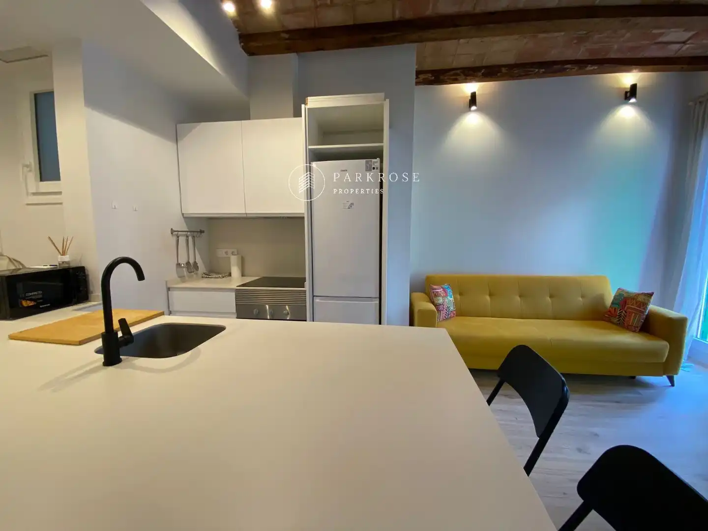 Cocina de Piso de alquiler en Barcelona con Aire acondicionado y Terraza