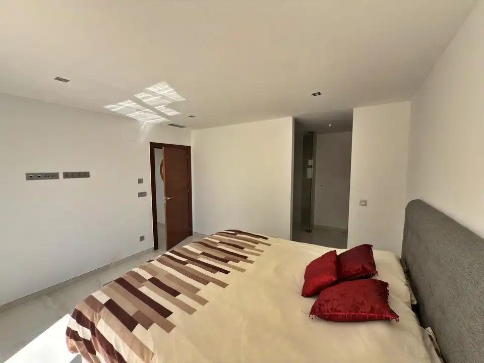 Dormitori de Casa o xalet en venda en Orihuela amb Aire condicionat, Calefacció i Jardí privat