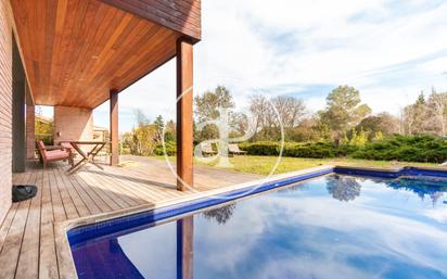 Swimming pool of House or chalet for sale in Sant Cugat del Vallès  with Air Conditioner, Heating and Private garden