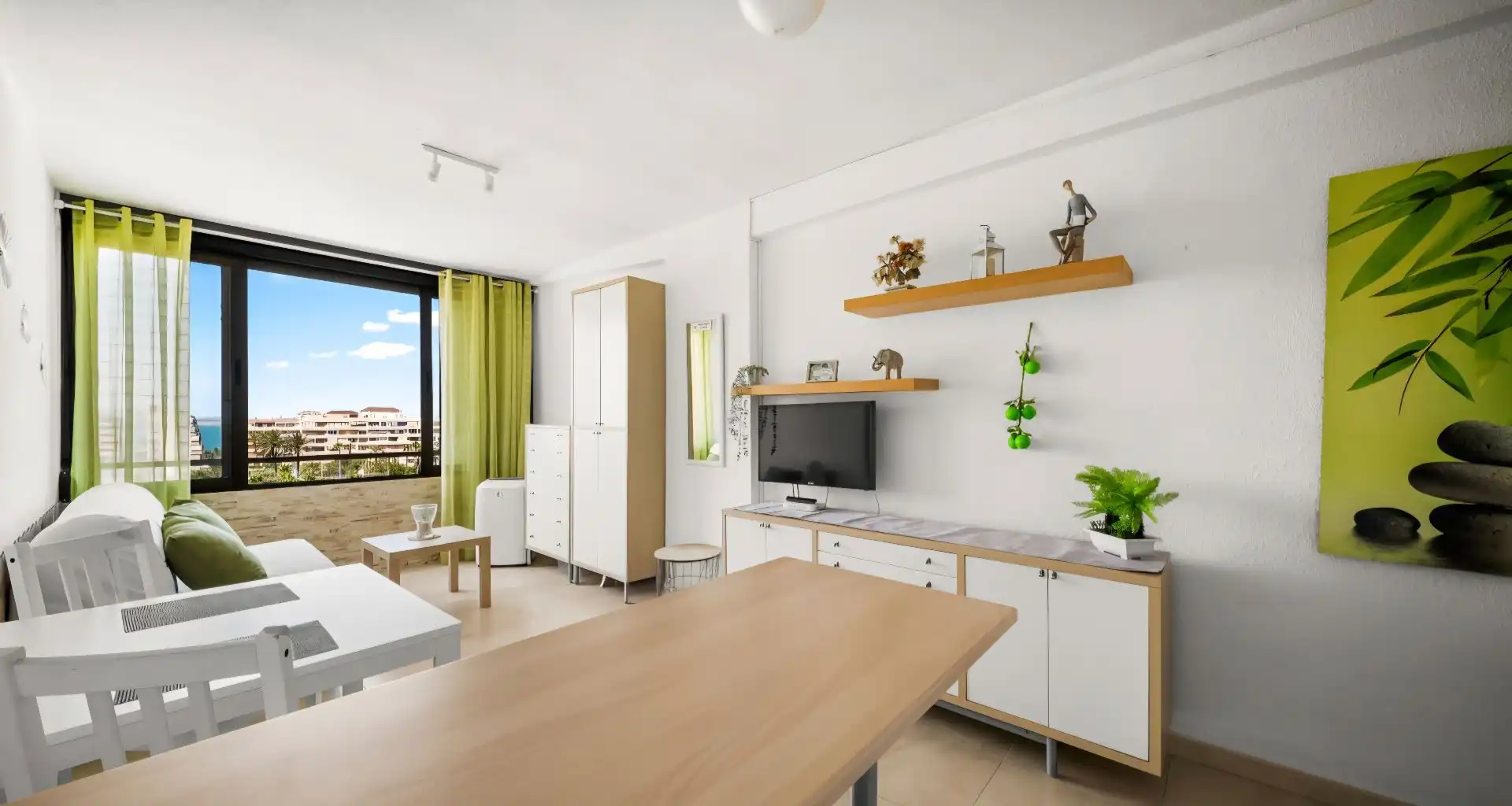 Sala de estar de Apartamento en venta en Torrevieja con Trastero y Amueblado
