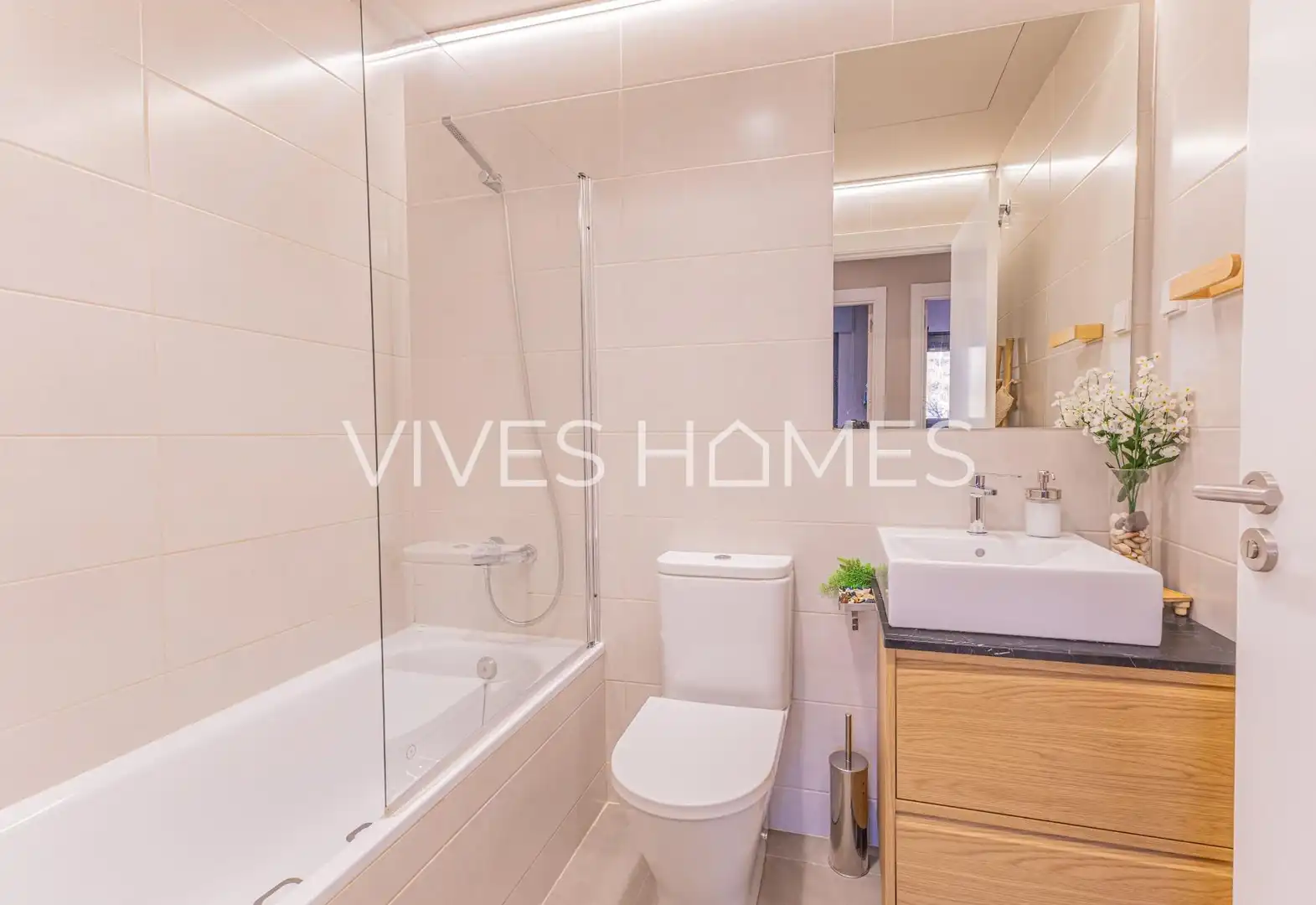 Badezimmer von Wohnung zum Verkauf in Arenys de Mar mit Klimaanlage, Heizung und Terrasse