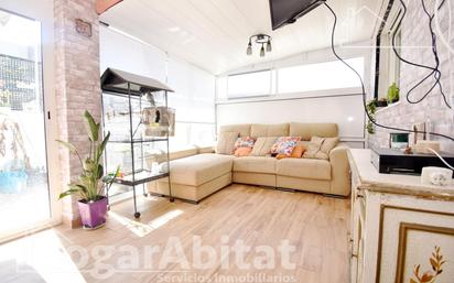 Sala d'estar de Casa adosada en venda en Chilches / Xilxes amb Aire condicionat, Calefacció i Jardí privat