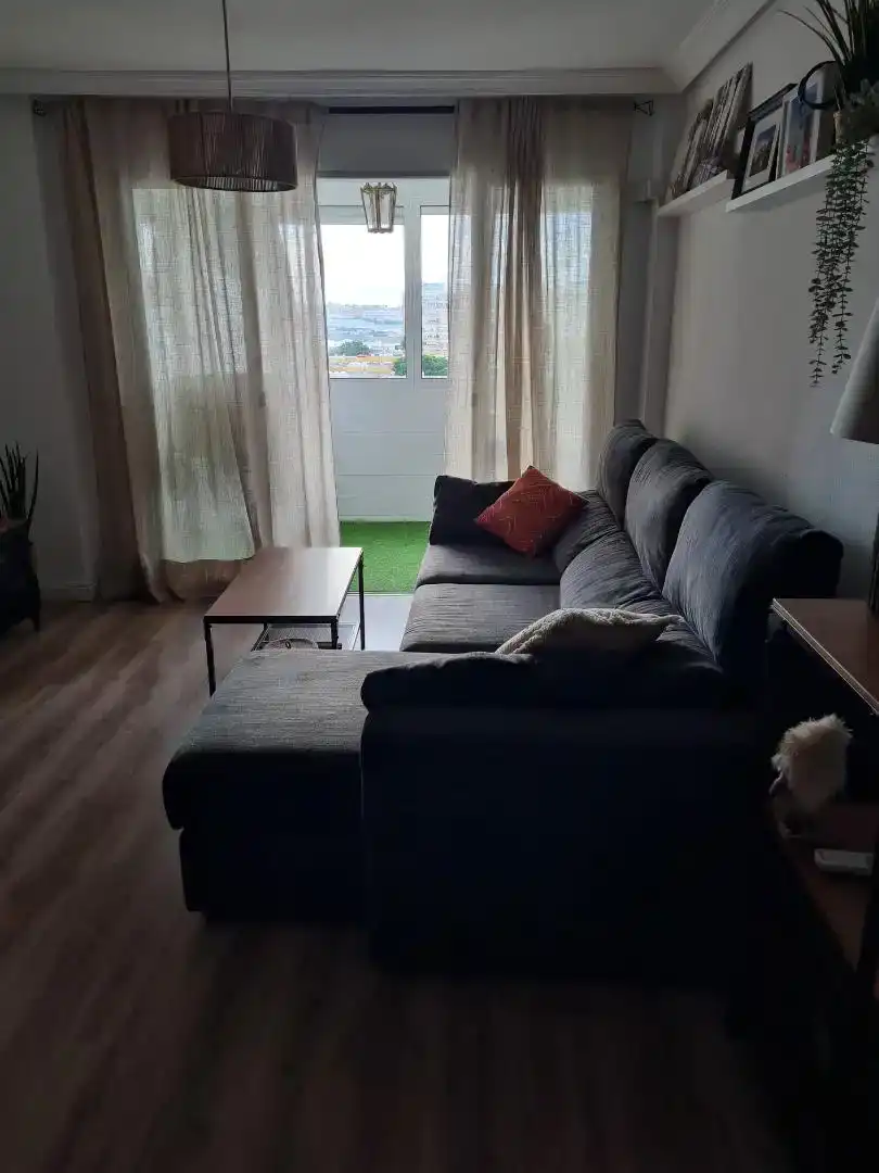 Living room of Flat for rent in  Sevilla Capital  with Air Conditioner and Balcony