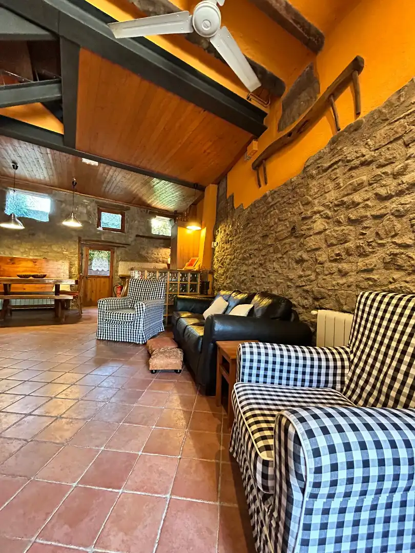 Sala de estar de Finca rústica en venta en Alpens con Calefacción, Parquet y Amueblado