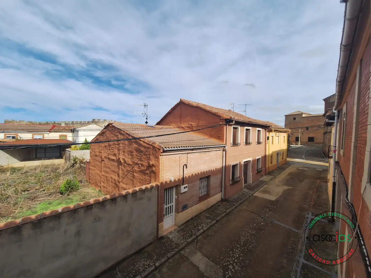 Vista exterior de Casa adosada en venta en Grajal de Campos con Calefacción, Jardín privado y Balcón