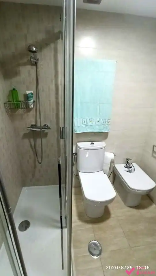Baño de Piso de alquiler en Granada con Aire acondicionado, Calefacción y Terraza