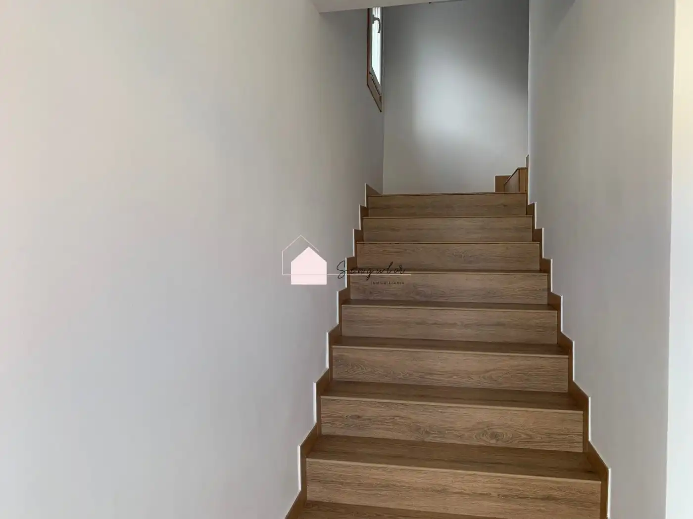 Wohnung zur Miete in Mos mit Heizung, Terrasse und Abstellraum