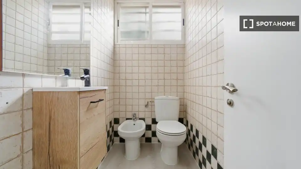 Room in Tres Olivos - Valverde