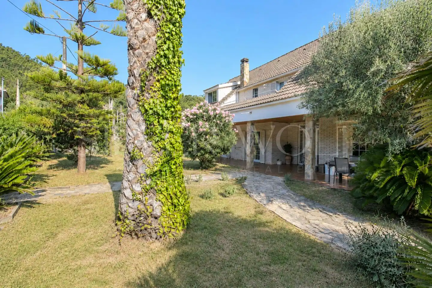 Casa con piscina en venta en Segona Avinguda, imagen 7