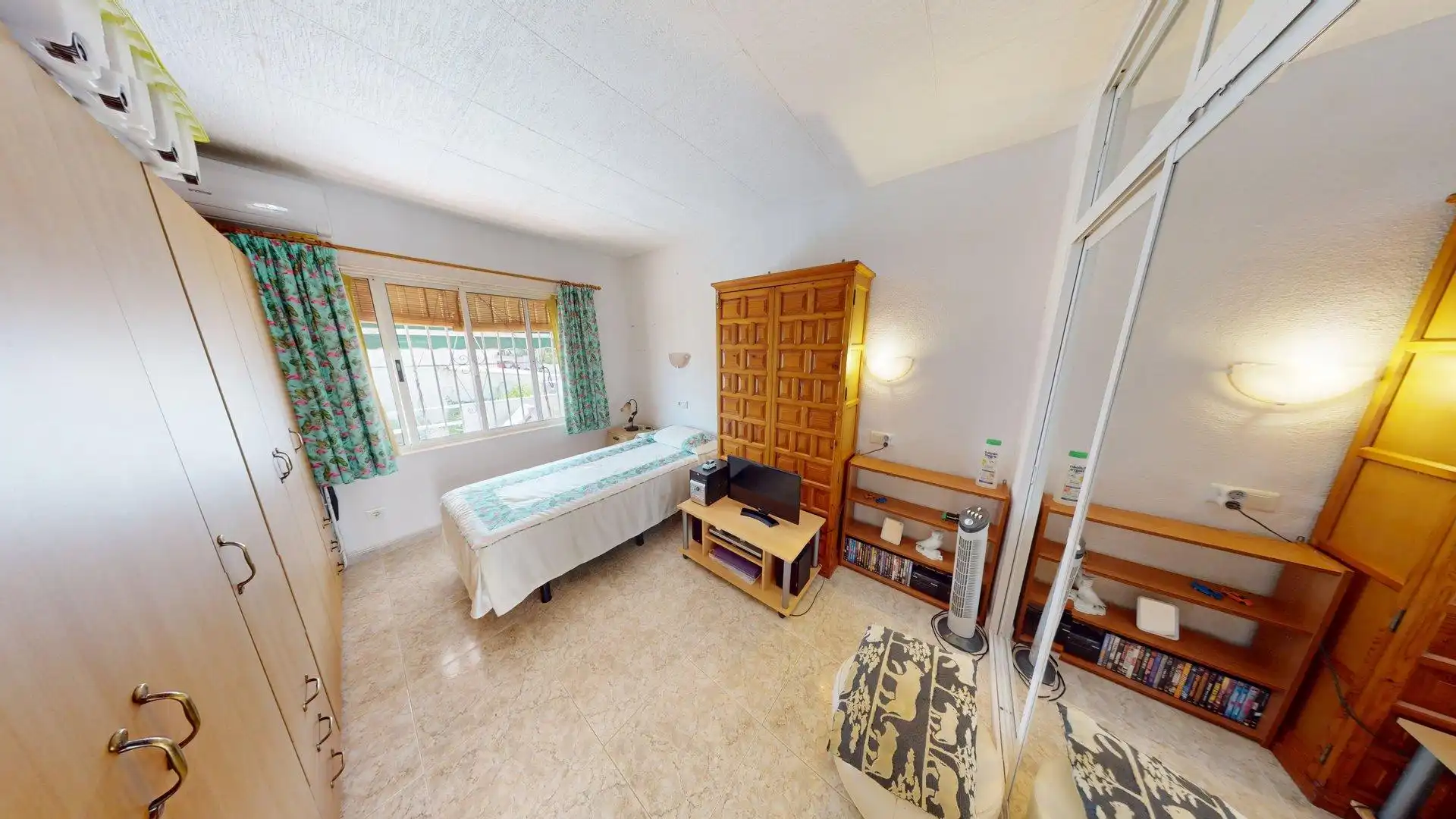 Schlafzimmer von Wohnung zum Verkauf in Benalmádena mit Klimaanlage, Privatgarten und Terrasse