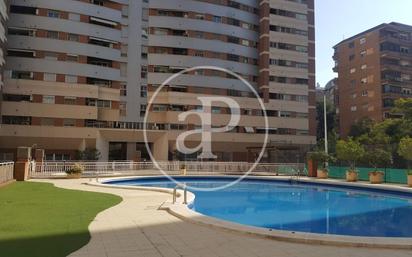 Piscina de Pis en venda en  Valencia Capital amb Aire condicionat, Calefacció i Jardí privat