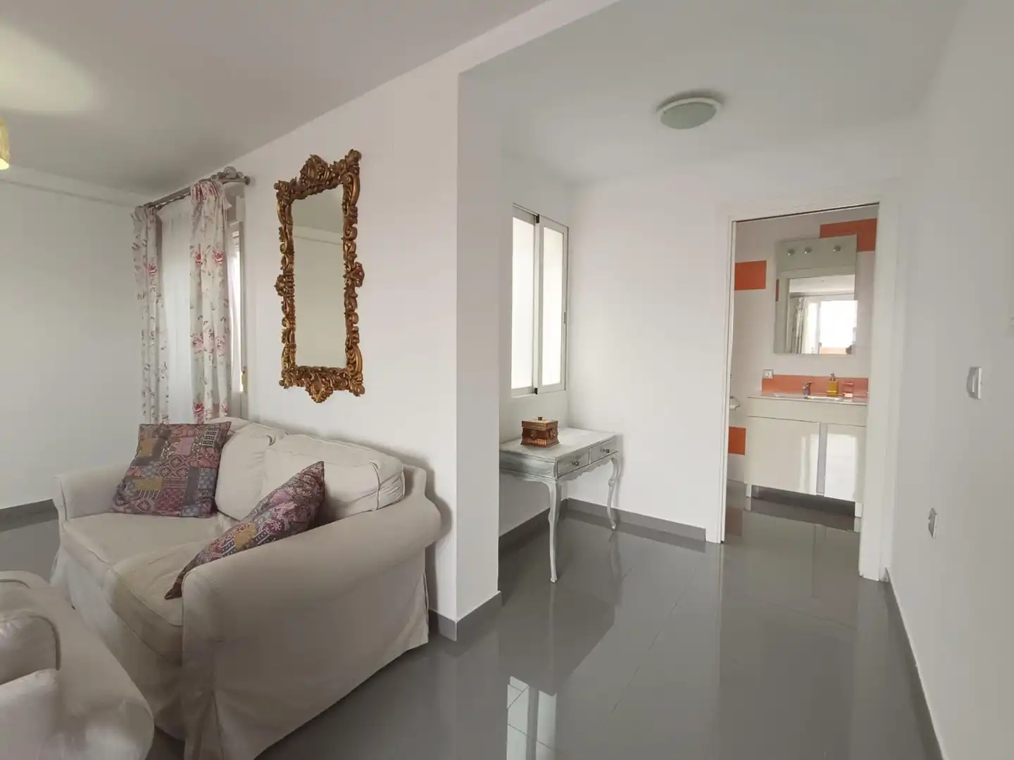 Wohnzimmer von Dachboden zum Verkauf in Levante