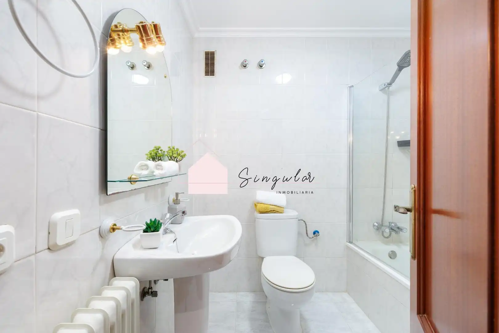 Bathroom of Flat for sale in Ponteareas  with Heating and Parquet flooring