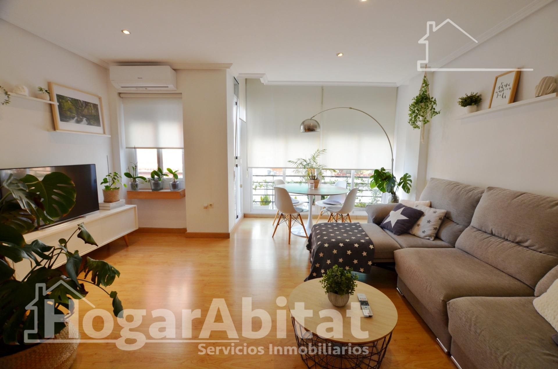 Living room of Flat for sale in Alicante / Alacant  with Air Conditioner and Heating