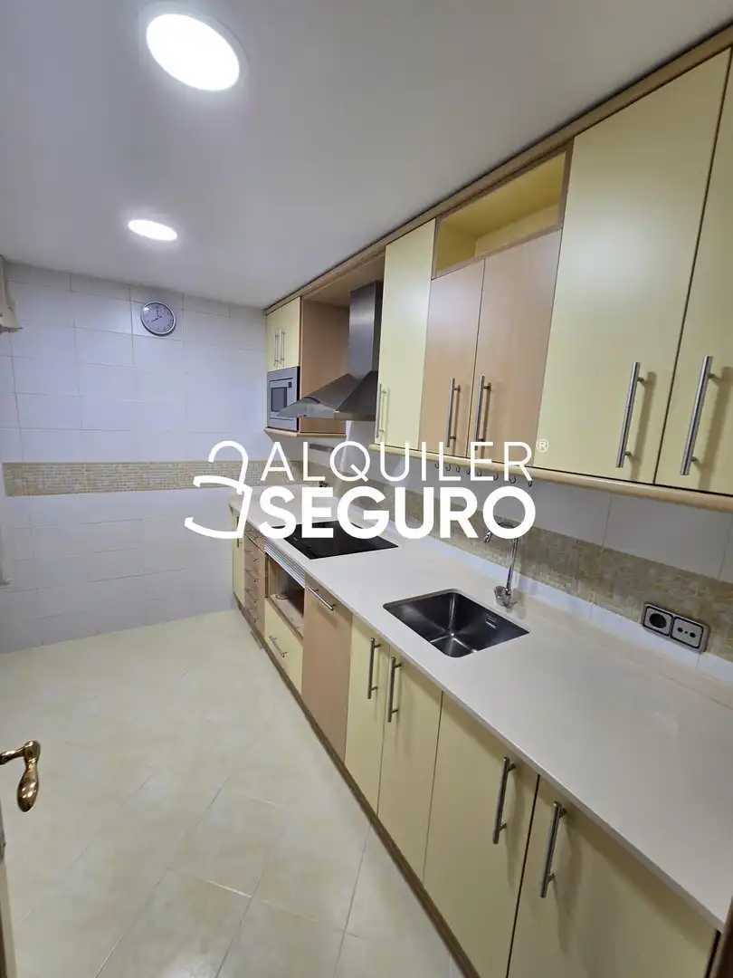 Kitchen of Flat for rent in Alcalá de Henares  with Air Conditioner, Heating and Terrace