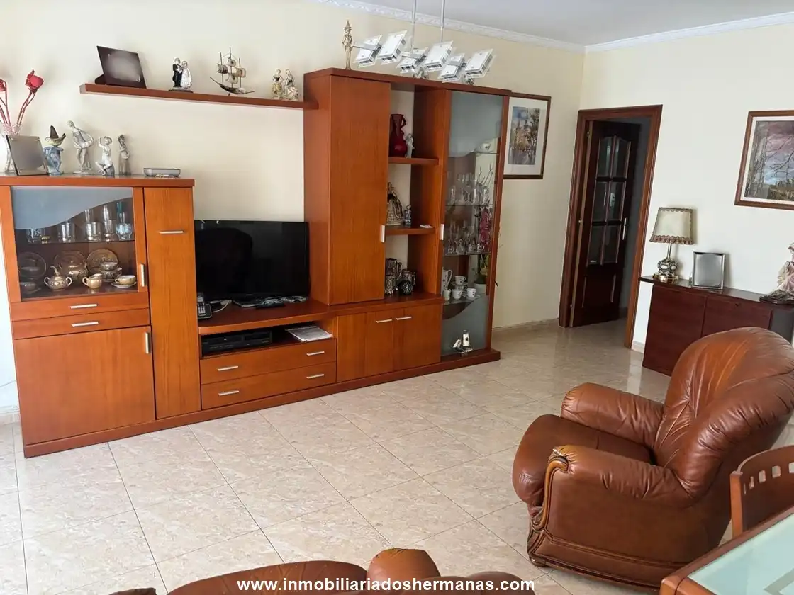 Sala d'estar de Pis en venda en L'Hospitalet de Llobregat amb Moblat i Balcó