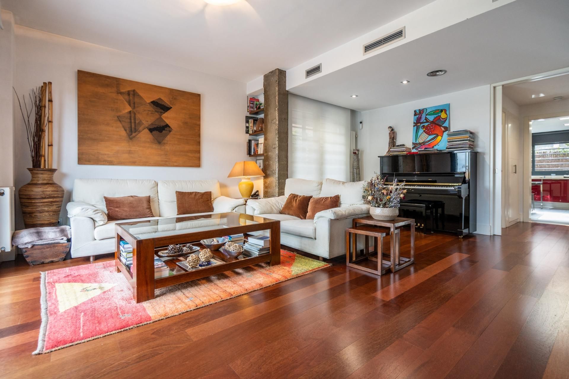 Sala d'estar de Casa adosada en venda en Las Rozas de Madrid amb Aire condicionat, Calefacció i Jardí privat