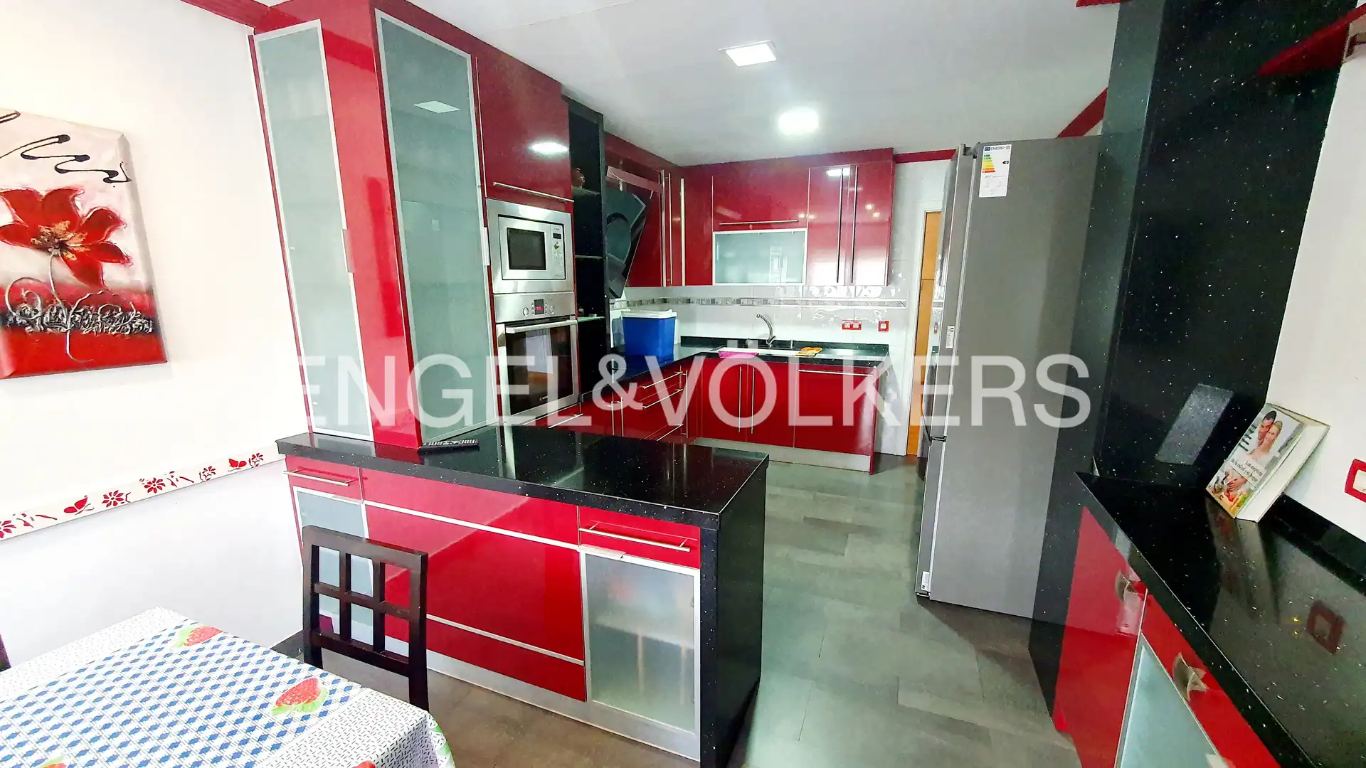 Cocina de Casa adosada en venta en Aguilar de Campoo con Calefacción, Jardín privado y Parquet
