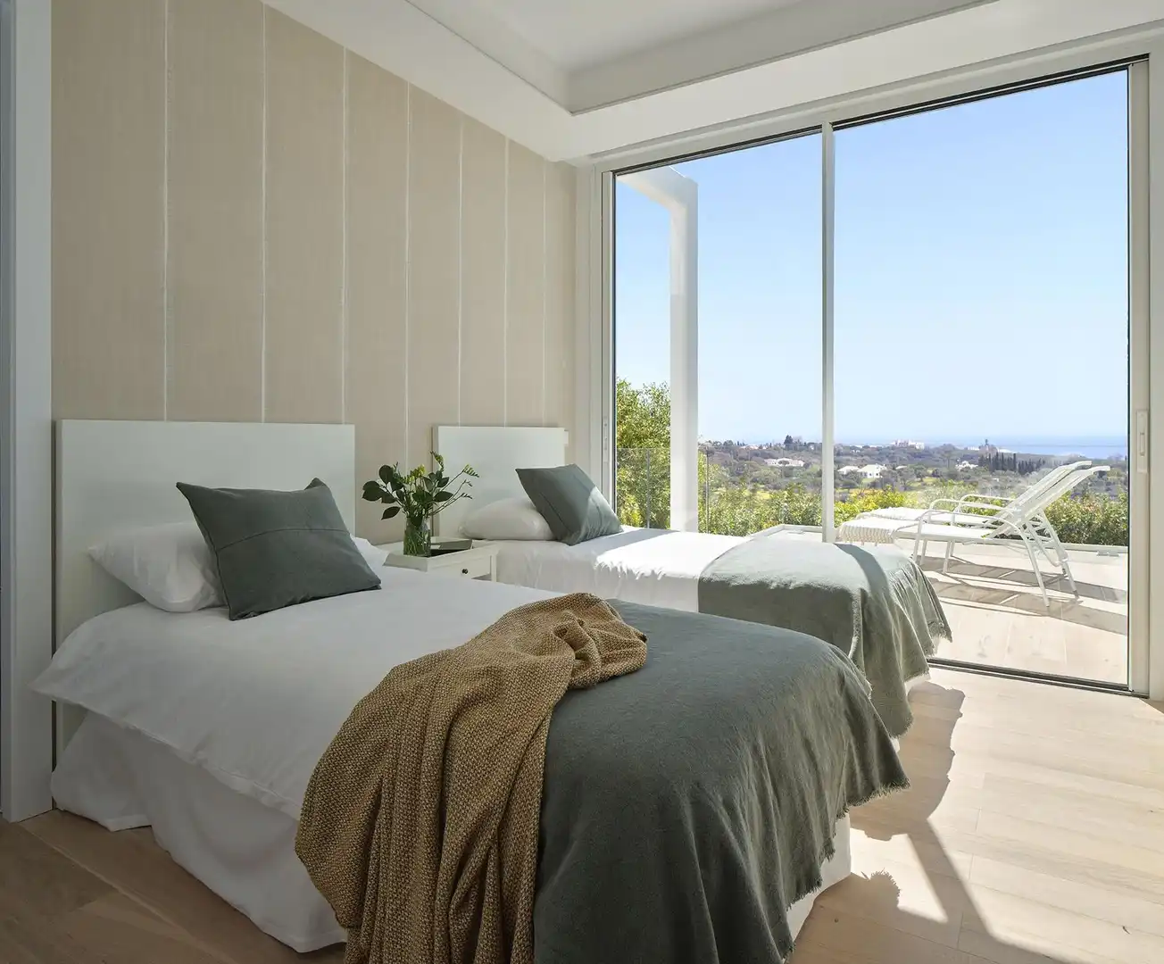 Dormitori de Casa o xalet en venda en Marbella amb Aire condicionat, Calefacció i Jardí privat