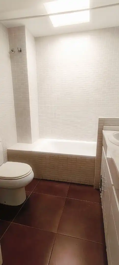 Bany de Casa o xalet en venda en Espartinas amb Aire condicionat, Jardí privat i Terrassa