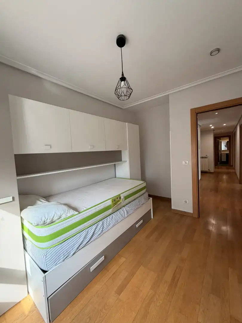 Habitación de Piso en venta en  Logroño con Calefacción, Parquet y Trastero