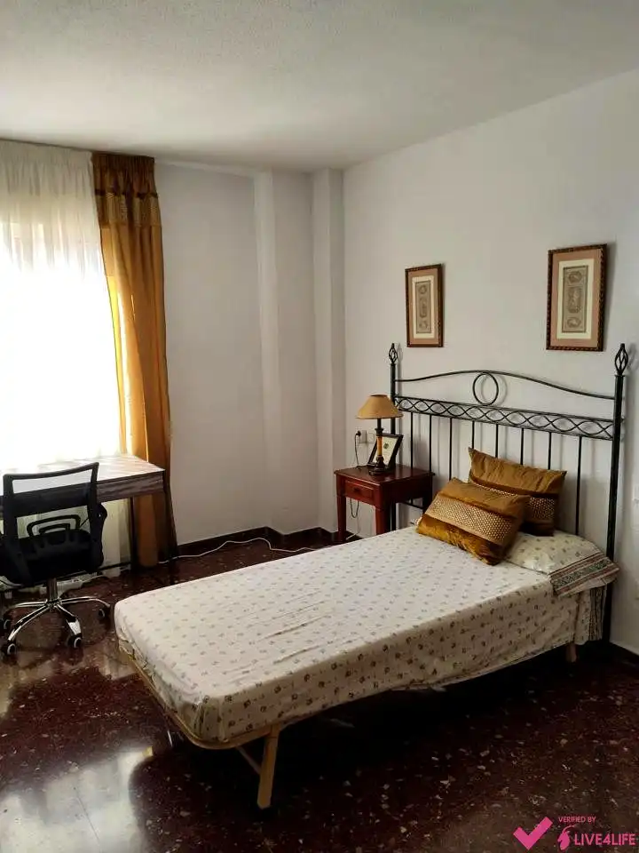Bedroom of Flat for rent in Valencia  with Air Conditioner, Heating and Furnished