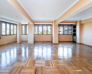 Sala d'estar de Pis en venda en  Granada Capital amb Calefacció, Jardí privat i Terrassa