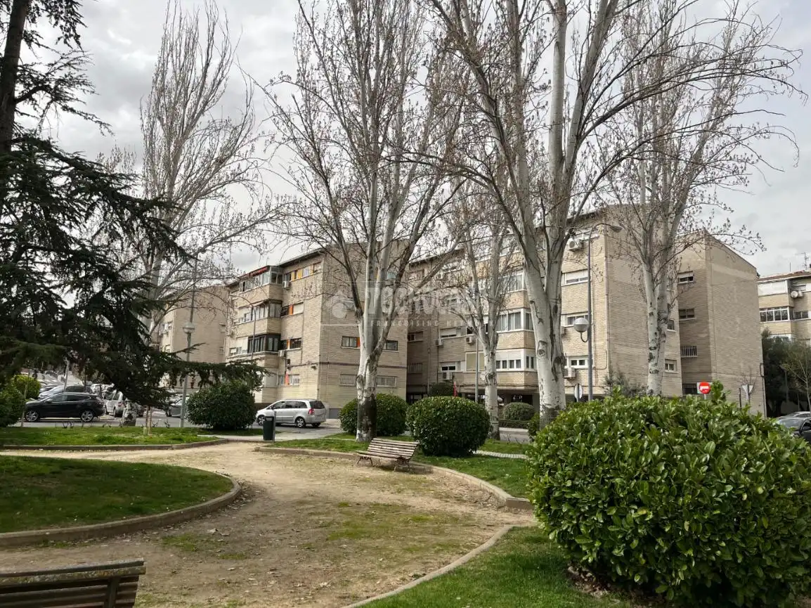 Vista exterior de Pis en venda en San Fernando de Henares amb Calefacció, Terrassa i Traster