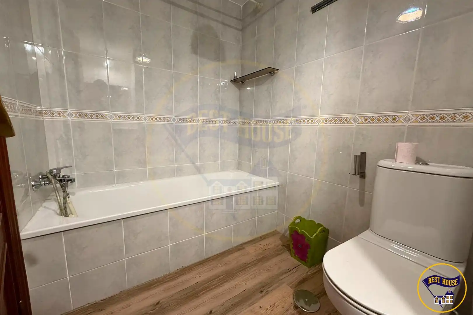 Baño de Piso en venta en Cuenca con Calefacción y Trastero
