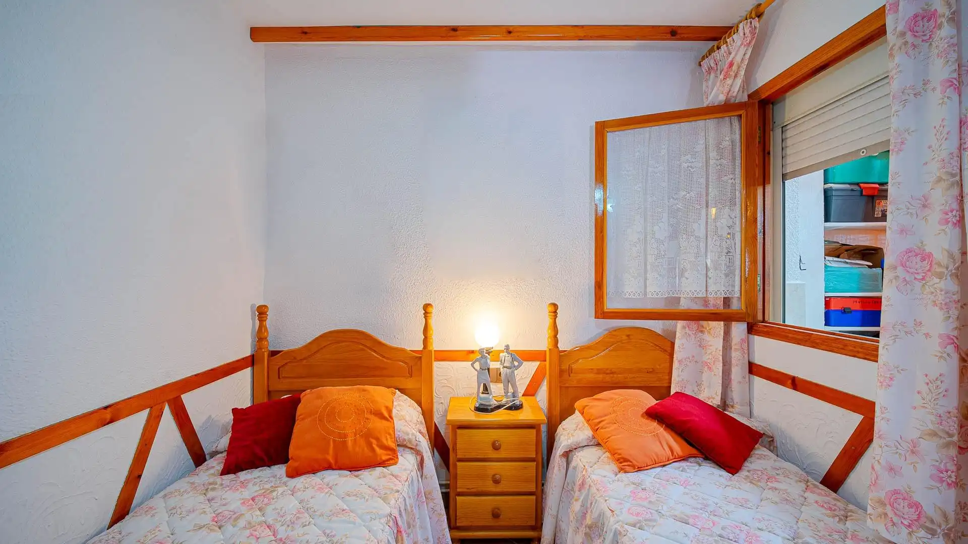 Habitación de Casa adosada en venta en Torrevieja con Aire acondicionado, Terraza y Amueblado