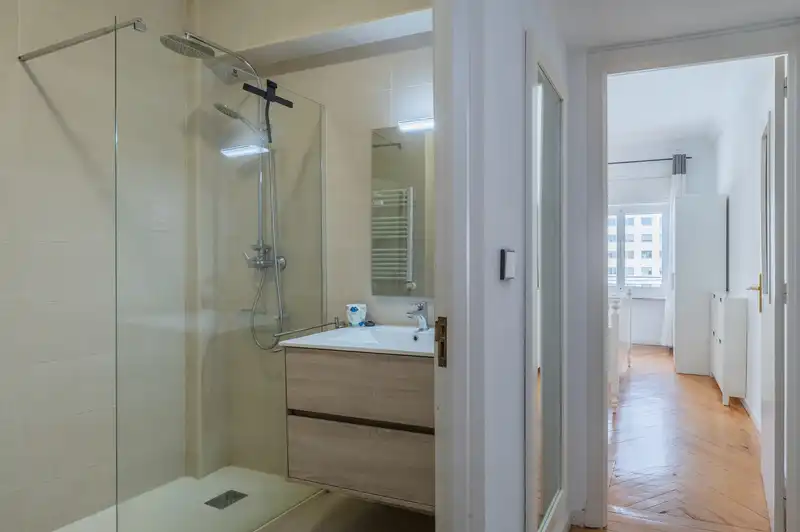 Badezimmer von Wohnung zum Verkauf in Madrid mit Heizung, Terrasse und Möbliert