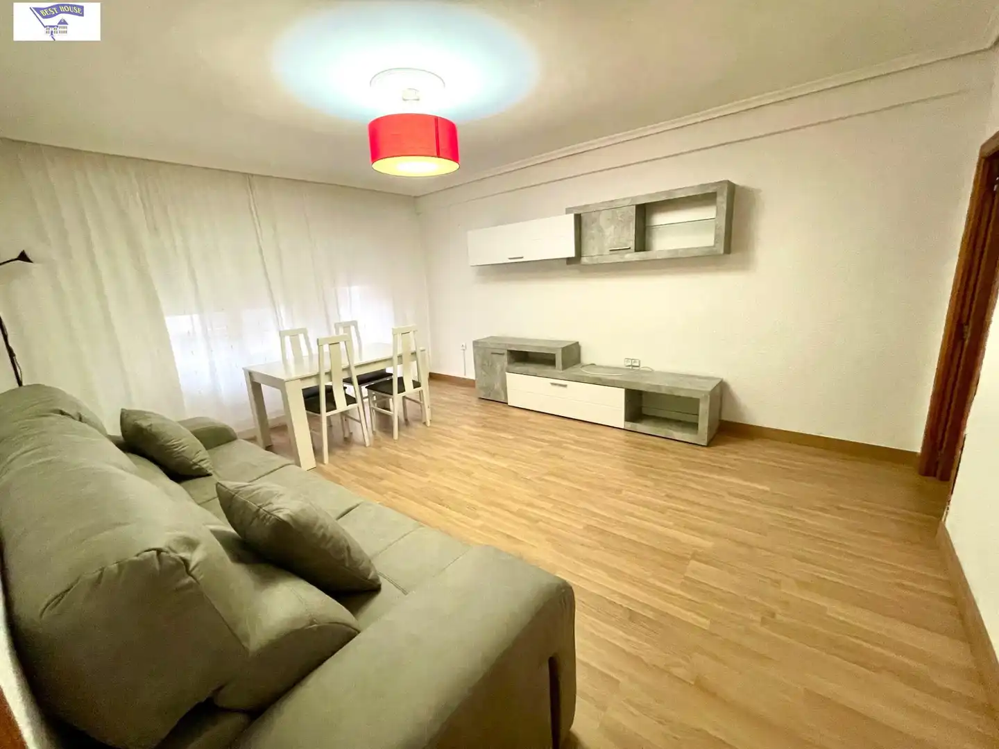Sala d'estar de Pis de lloguer en Albacete amb Moblat i Balcó