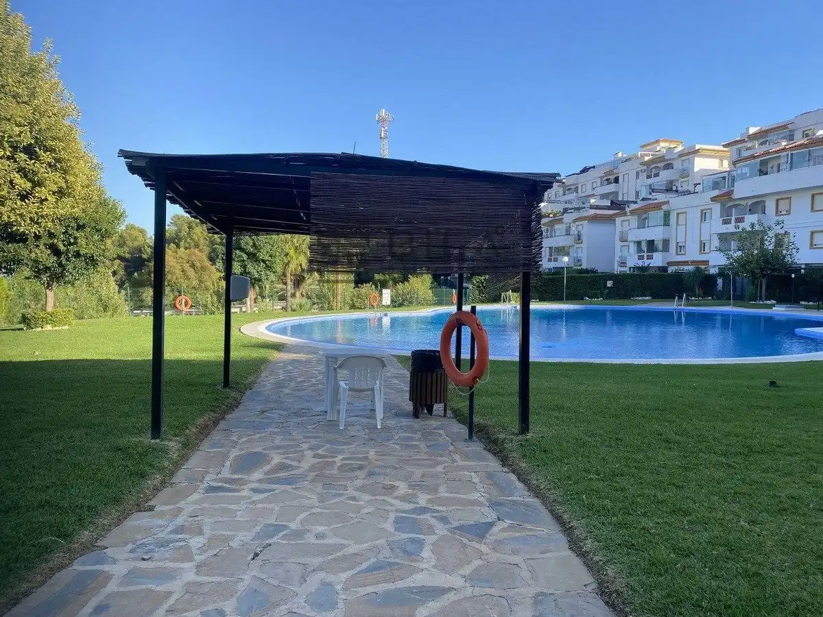 Flat with pool for sale in los Girasoles