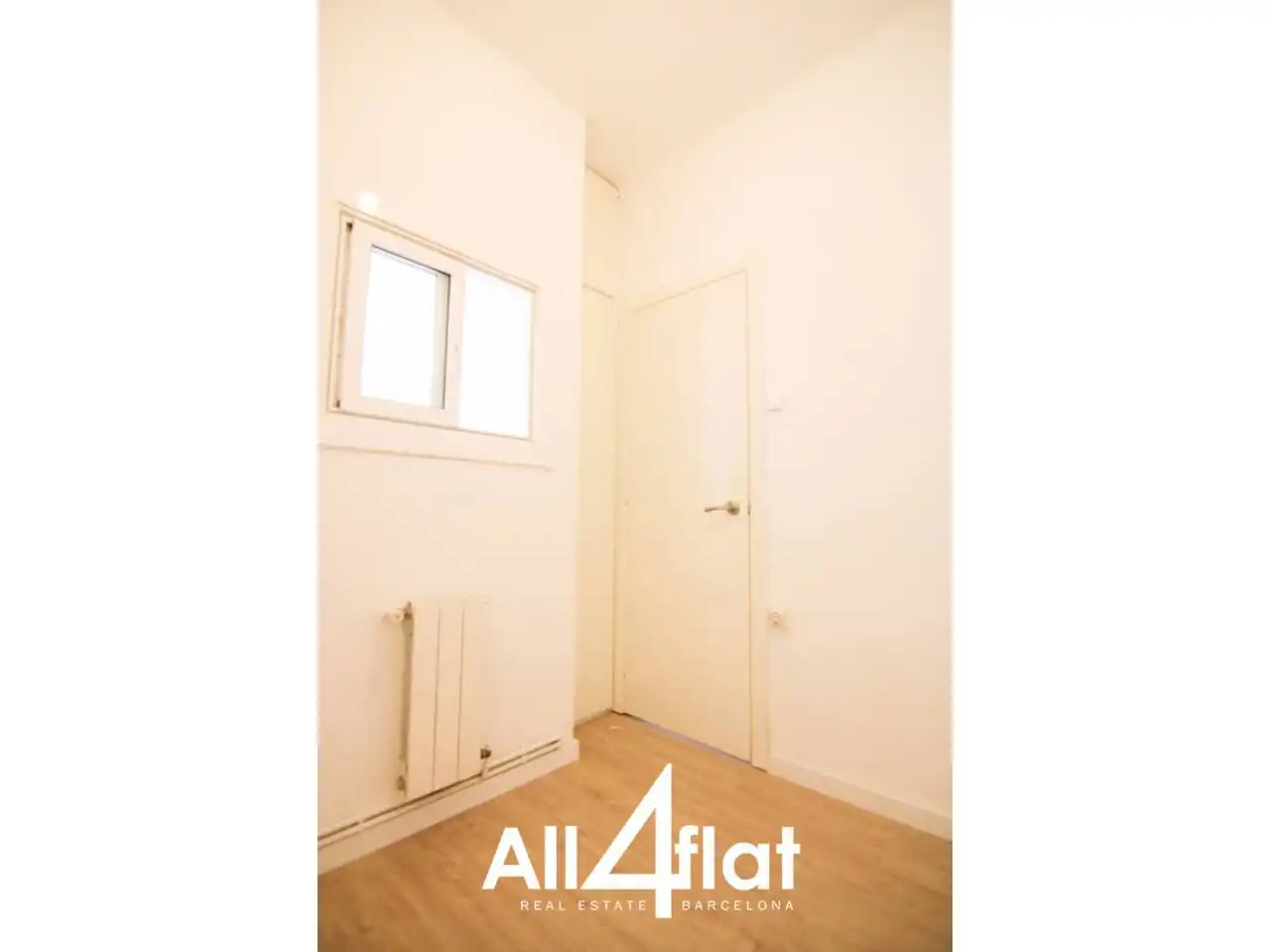 Bedroom of Flat for rent in Barcelona  with Heating, Parquet flooring and Alarm