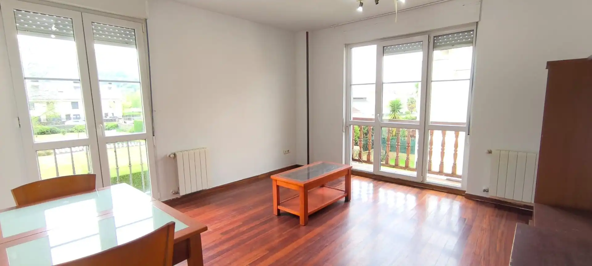 Sala d'estar de Pis en venda en Castañeda amb Calefacció i Balcó