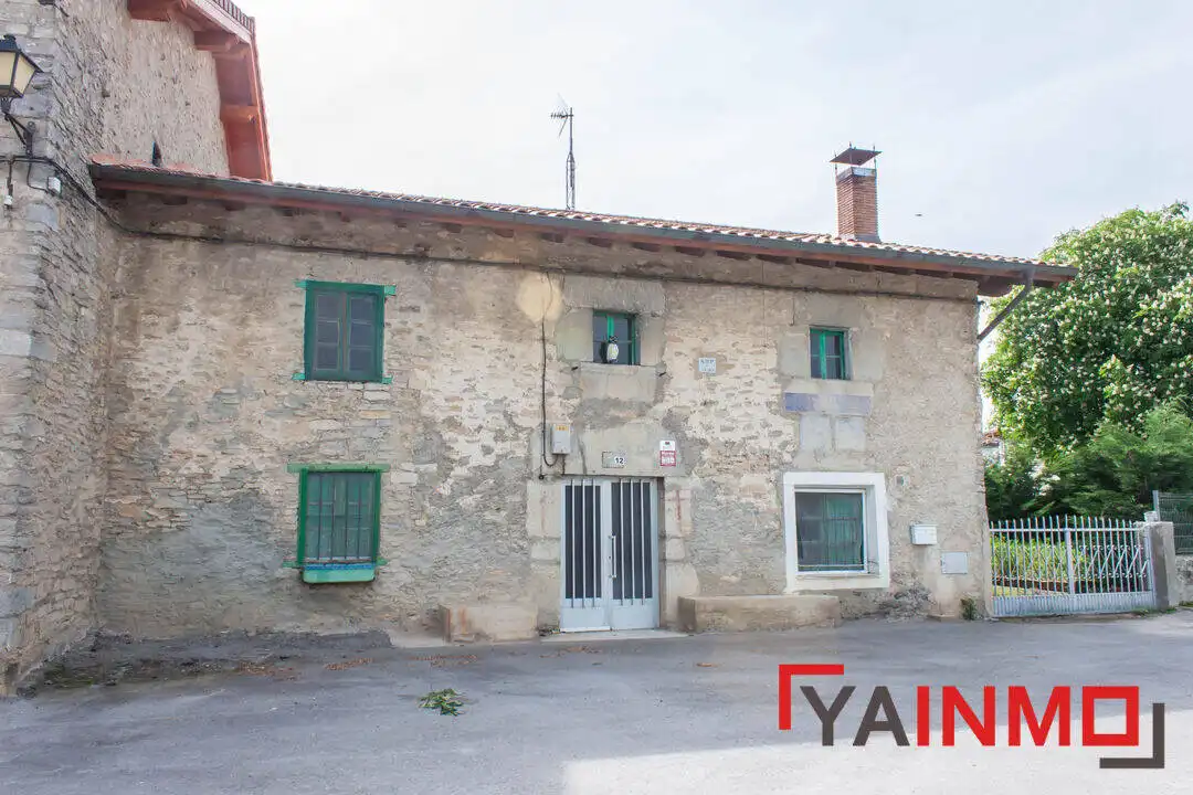 Vista exterior de Casa o xalet en venda en Vitoria - Gasteiz amb Calefacció, Jardí privat i Terrassa