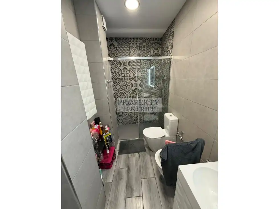 Badezimmer von Wohnungen zum Verkauf in Arona mit Klimaanlage und Möbliert