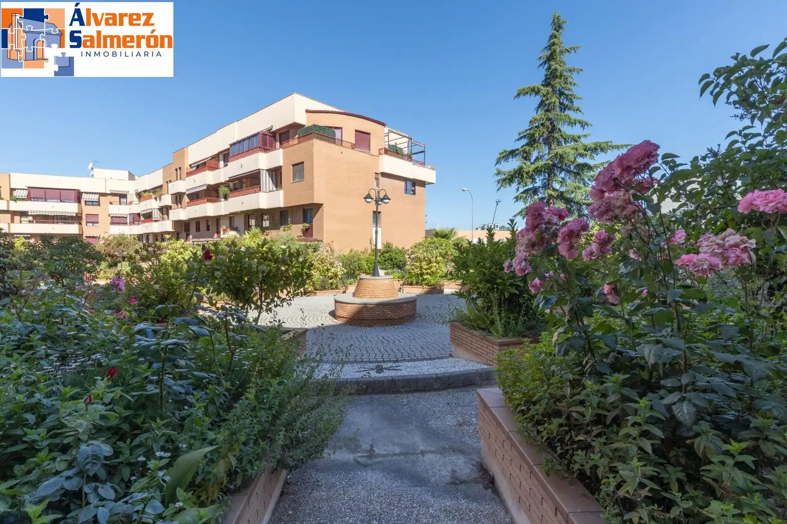 Jardí de Pis de lloguer en Granada amb Calefacció, Terrassa i Piscina comunitària