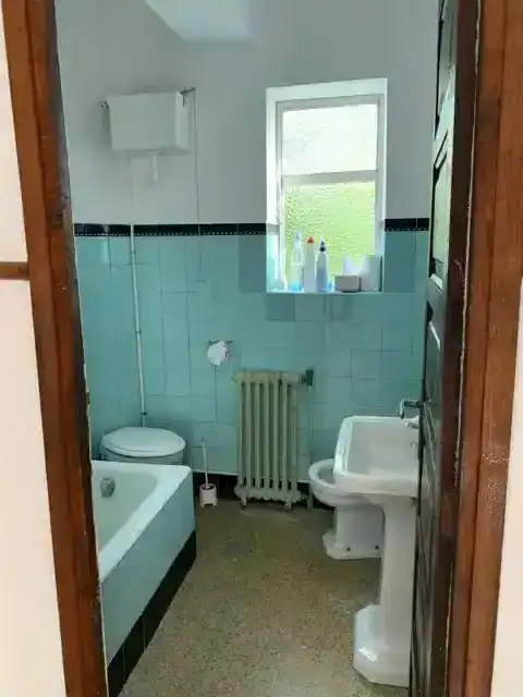 Bany de Casa o xalet en venda en Pontevedra Capital  amb Calefacció, Jardí privat i Traster