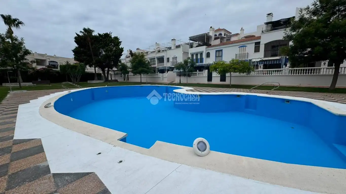 Piscina de Dúplex en venta en Motril con Terraza, Piscina y Piscina comunitaria