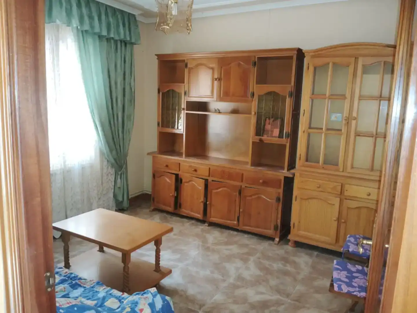 Sala d'estar de Casa adosada en venda en Benavente amb Balcó