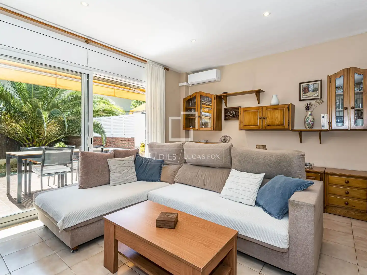 Sala d'estar de Casa o xalet en venda en Sant Cugat del Vallès amb Aire condicionat, Calefacció i Jardí privat