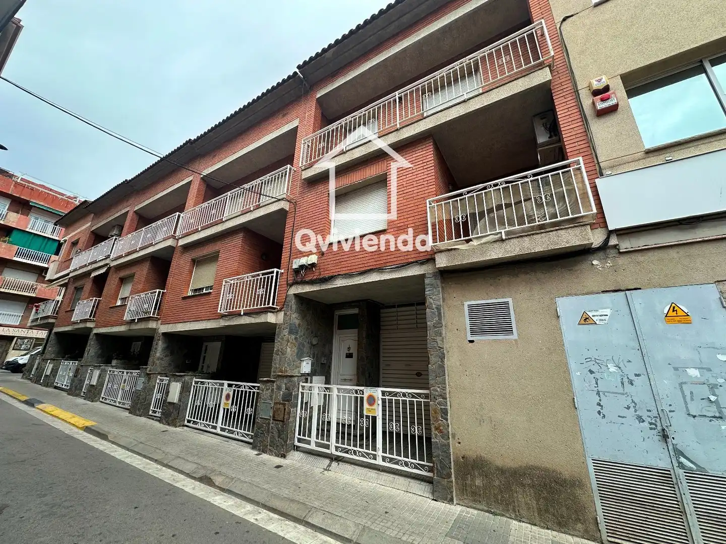 Vista exterior de Casa adosada en venta en Santa Perpètua de Mogoda con Trastero