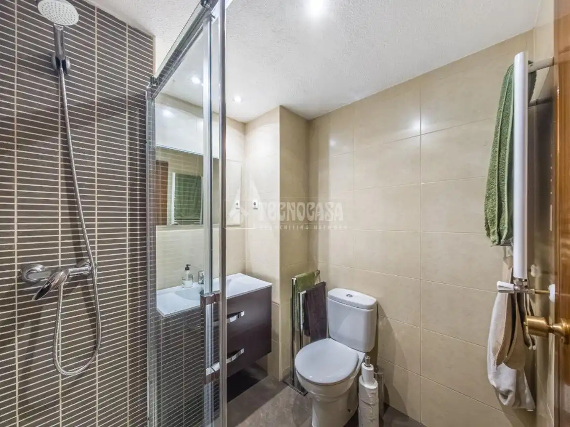 Baño de Piso en venta en Madrid con Aire acondicionado, Calefacción y Terraza